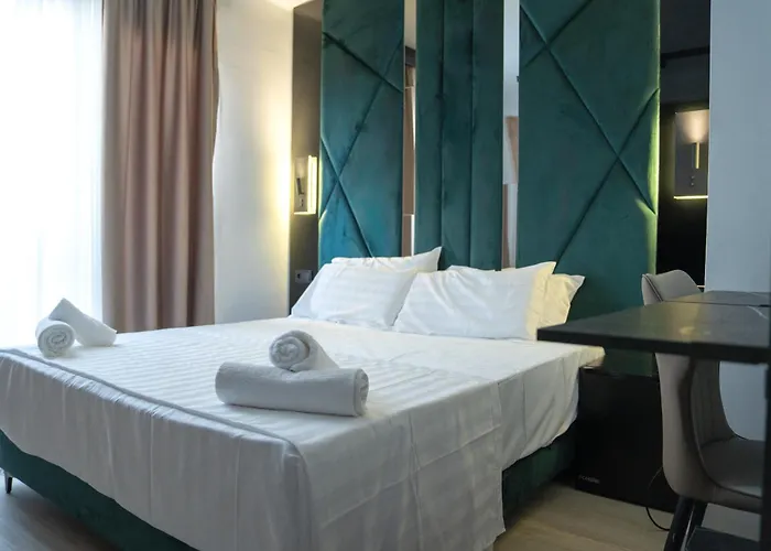 Mefolinkel Suits * Λορέτ Ντε Μαρ