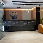 Готель Mefolinkel Suits *