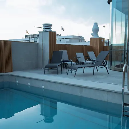 Готель Mefolinkel Suits